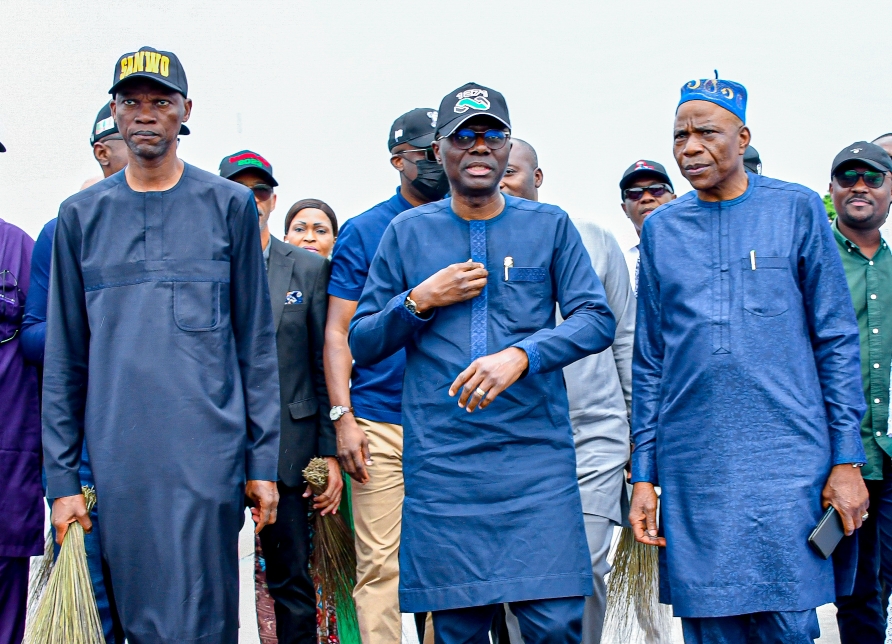 ROUSING WELCOME FOR SANWO-OLU IN LAGOS, AS GOVERNOR RETURNS TO BASE AFTER APC CONVENTION